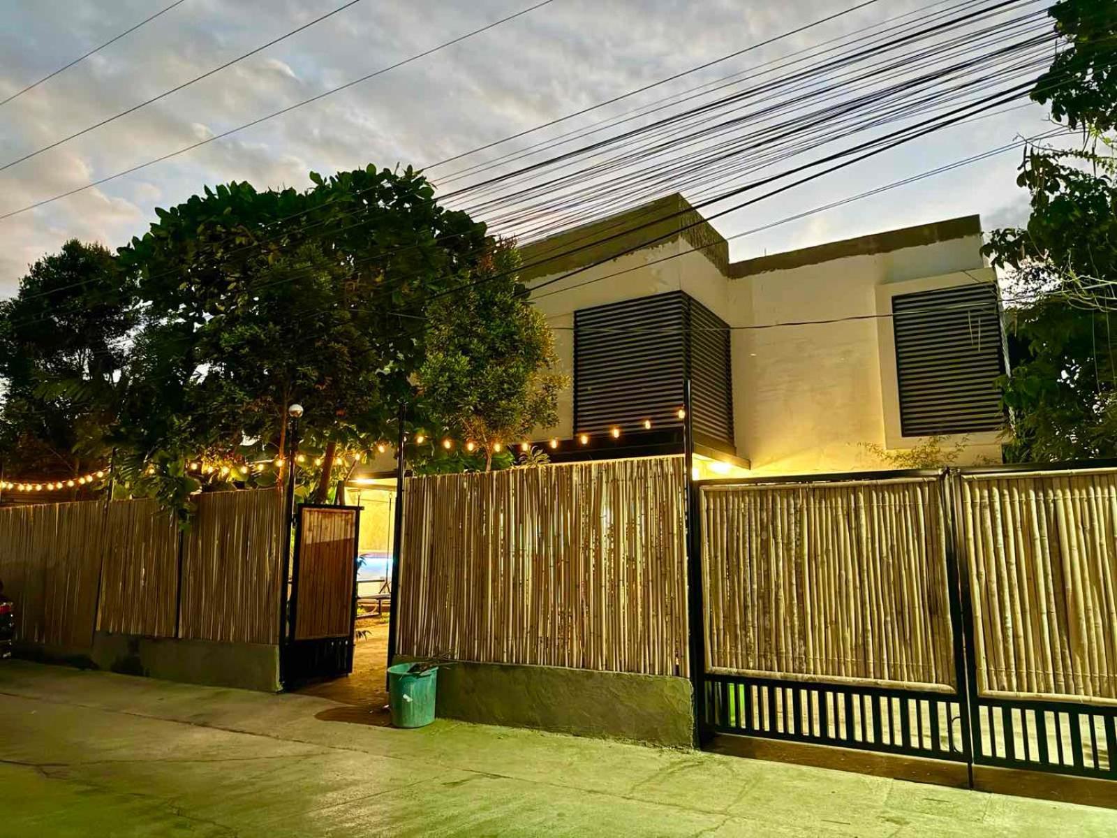 Goofy Ants Hostel Puerto Princesa Exterior photo