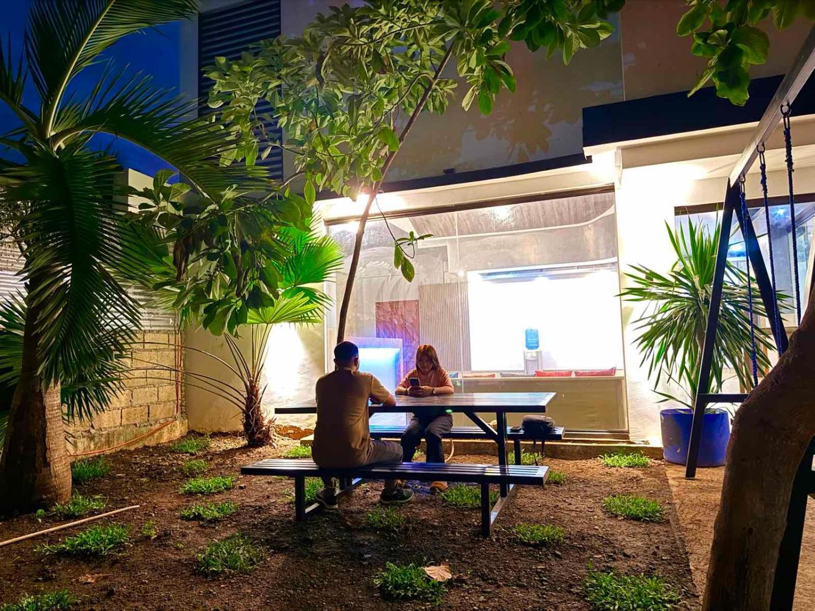 Goofy Ants Hostel Puerto Princesa Exterior photo